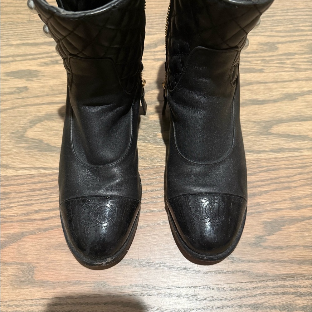 Elegant Black Quilted Women's Boots